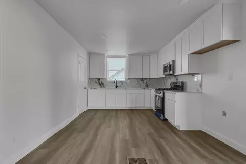 Entry Way - 1209 E Pine St, Lodi, CA 95240 photo 6 of 11
