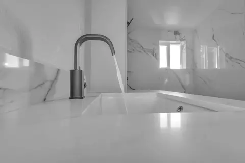 Bath - 1209 E Pine St, Lodi, CA 95240 photo 10 of 12
