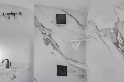 Bath - 1209 E Pine St, Lodi, CA 95240 photo 3 of 12