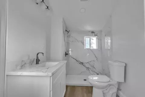 Bath - 1209 E Pine St, Lodi, CA 95240 photo 7 of 12