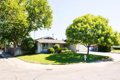 8201 Lake Forest Dr, Sacramento, CA 95826
