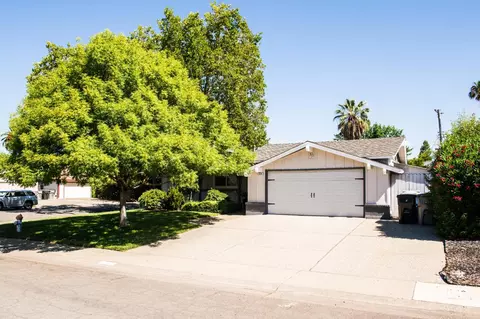 8201 Lake Forest Dr, Sacramento, CA 95826
