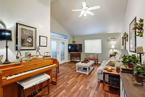 Living - 1829 River Rd, Modesto, CA 95351 photo 2 of 4