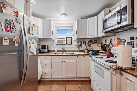Kitchen - 1829 River Rd, Modesto, CA 95351 photo 3 of 4