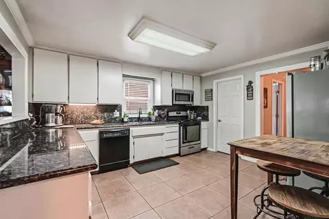 Kitchen - 1829 River Rd, Modesto, CA 95351 photo 2 of 4