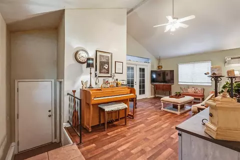 Entry Way - 1829 River Rd, Modesto, CA 95351 photo 2 of 4