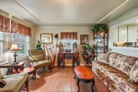 Living - 1829 River Rd, Modesto, CA 95351 photo 3 of 4