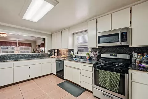 Kitchen - 1829 River Rd, Modesto, CA 95351 photo 4 of 4