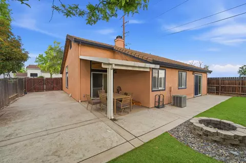 Exterior - 592 Charlemagne Ln, Tracy, CA 95376 photo 3 of 4