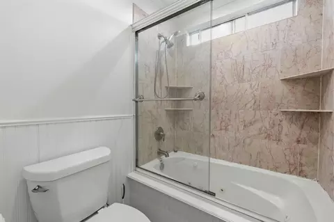 Bath - 592 Charlemagne Ln, Tracy, CA 95376 photo 2 of 3