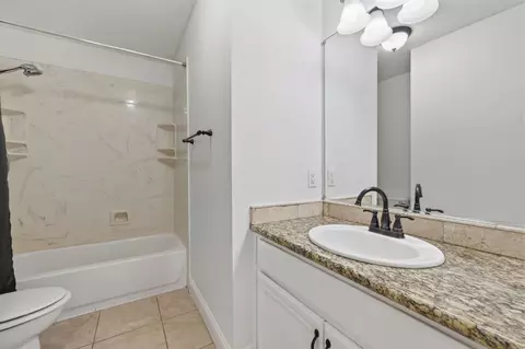Bath - 592 Charlemagne Ln, Tracy, CA 95376 photo 3 of 3