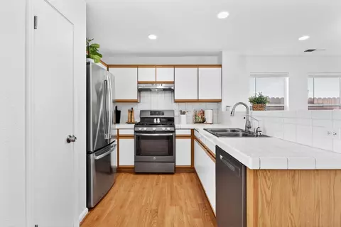 Kitchen - 677 Robert L Smith Dr, Tracy, CA 95376 photo 1 of 4
