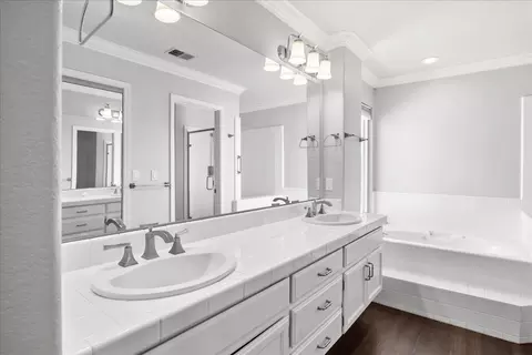 Bath - 1920 Tahoe Cir, Tracy, CA 95376 photo 2 of 7