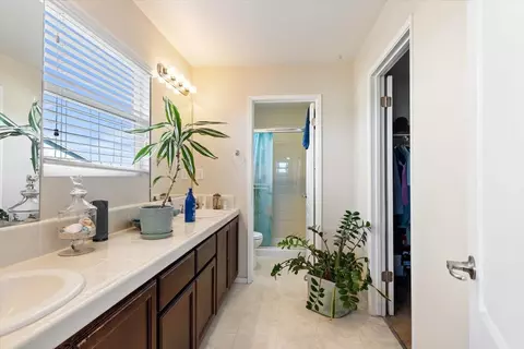 Bath - 1024 Elmer Dr, Arbuckle, CA 95912 photo 2 of 4
