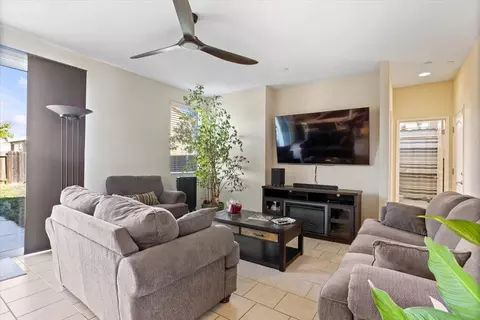 Living - 1024 Elmer Dr, Arbuckle, CA 95912 photo 1 of 2