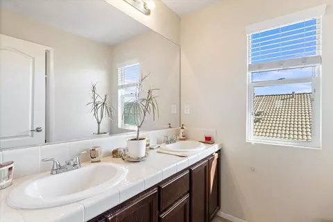 Bath - 1024 Elmer Dr, Arbuckle, CA 95912 photo 1 of 4