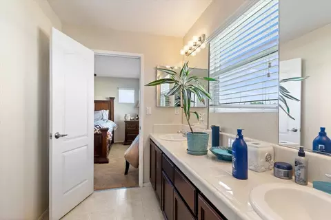 Bath - 1024 Elmer Dr, Arbuckle, CA 95912 photo 3 of 4