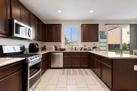 Kitchen - 1024 Elmer Dr, Arbuckle, CA 95912 photo 2 of 2