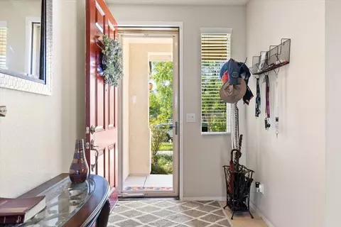 Entry Way - 1024 Elmer Dr, Arbuckle, CA 95912 photo 3 of 7