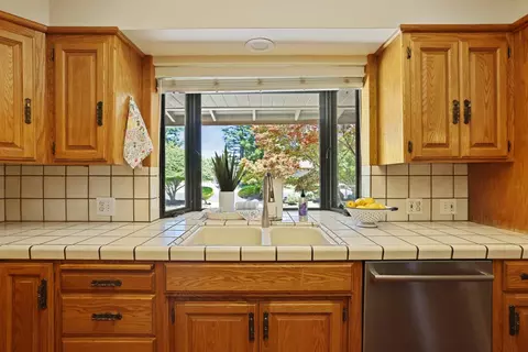 Kitchen - 1317 Edgewood Dr, Lodi, CA 95240 photo 4 of 5