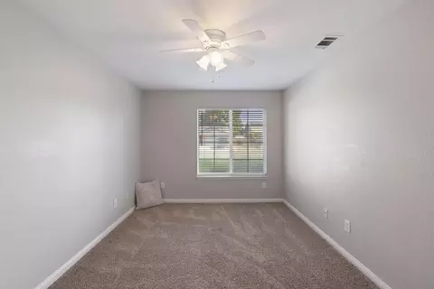 Bedroom - 924 E Milgeo Ave, Ripon, CA 95366 photo 4 of 5