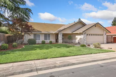 Exterior - 924 E Milgeo Ave, Ripon, CA 95366 photo 2 of 8