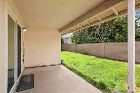 Exterior - 924 E Milgeo Ave, Ripon, CA 95366 photo 6 of 8