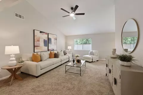 Living - 924 E Milgeo Ave, Ripon, CA 95366 photo 1 of 3