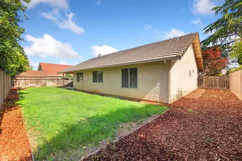 Exterior - 924 E Milgeo Ave, Ripon, CA 95366 photo 8 of 8