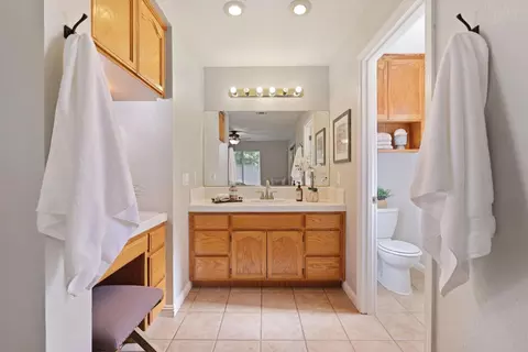 Bath - 924 E Milgeo Ave, Ripon, CA 95366 photo 1 of 3