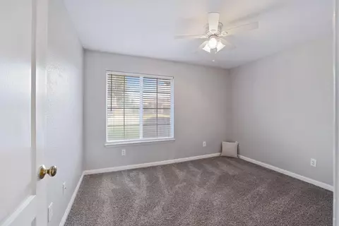 Bedroom - 924 E Milgeo Ave, Ripon, CA 95366 photo 3 of 5
