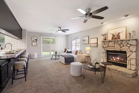 Living - 924 E Milgeo Ave, Ripon, CA 95366 photo 2 of 3