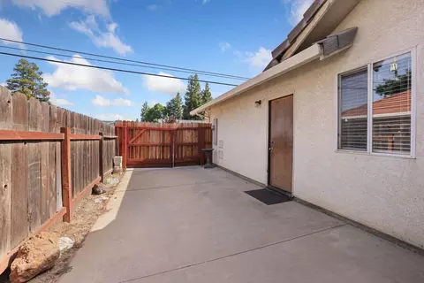 Exterior - 924 E Milgeo Ave, Ripon, CA 95366 photo 4 of 8