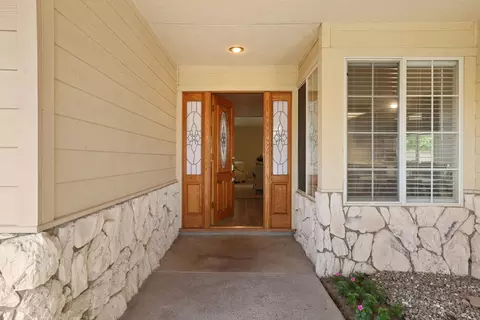 Entry Way - 924 E Milgeo Ave, Ripon, CA 95366 photo 1 of 3