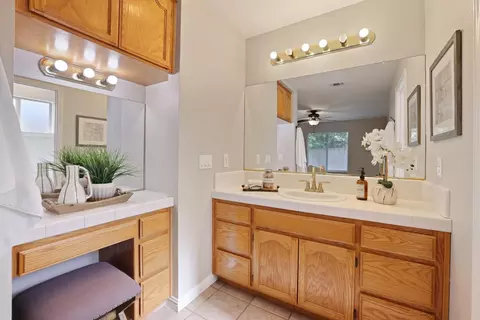 Bath - 924 E Milgeo Ave, Ripon, CA 95366 photo 2 of 3