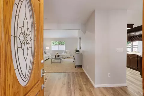 Entry Way - 924 E Milgeo Ave, Ripon, CA 95366 photo 2 of 3