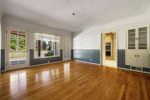 Living - 1300 N Berkeley Ave, Turlock, CA 95380 photo 4 of 4
