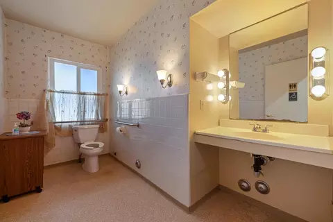 Bath - 1300 N Berkeley Ave, Turlock, CA 95380 photo 3 of 6