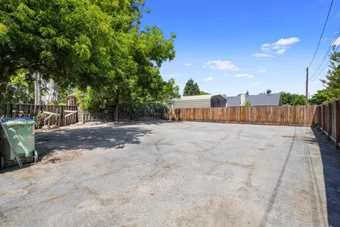 Exterior - 1300 N Berkeley Ave, Turlock, CA 95380 photo 17 of 18
