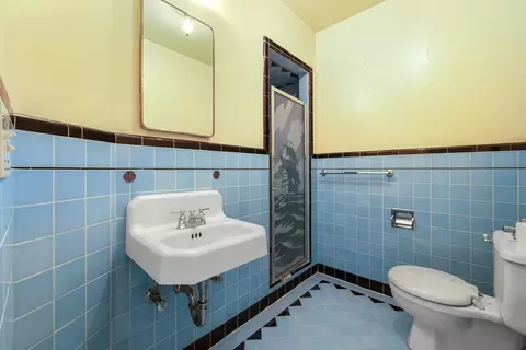 Bath - 1300 N Berkeley Ave, Turlock, CA 95380 photo 4 of 6