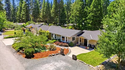 14240 Hollydale Rd, Grass Valley, CA 95945