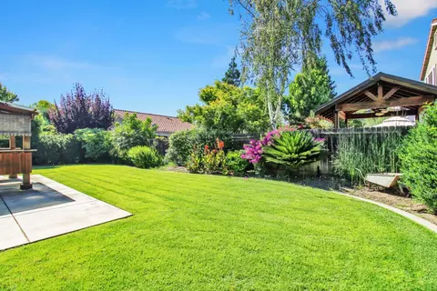 Exterior - 541 W Boesch Dr, Ripon, CA 95366 photo 6 of 10