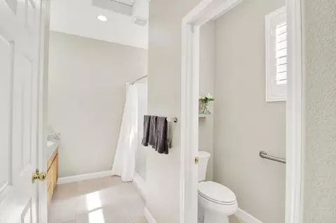 Bath - 541 W Boesch Dr, Ripon, CA 95366 photo 1 of 4