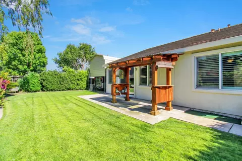 Exterior - 541 W Boesch Dr, Ripon, CA 95366 photo 7 of 10