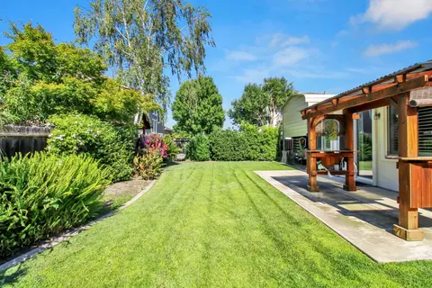 Exterior - 541 W Boesch Dr, Ripon, CA 95366 photo 9 of 10