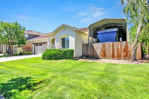 Exterior - 541 W Boesch Dr, Ripon, CA 95366 photo 3 of 10