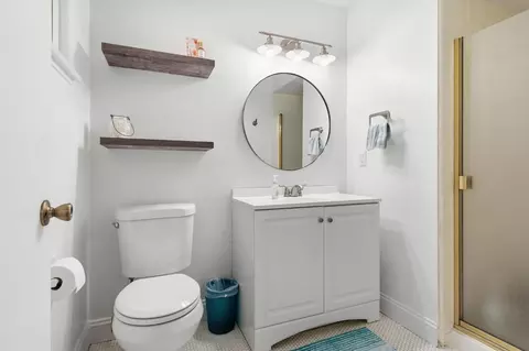 Bath - 6417 Sandstone St, Carmichael, CA 95608 photo 4 of 5