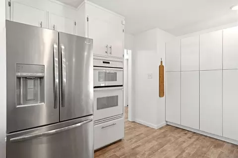 Kitchen - 6417 Sandstone St, Carmichael, CA 95608 photo 2 of 3