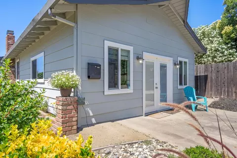 Exterior - 6417 Sandstone St, Carmichael, CA 95608 photo 7 of 14