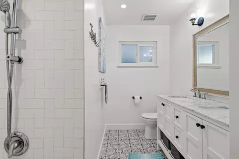 Bath - 6417 Sandstone St, Carmichael, CA 95608 photo 1 of 5
